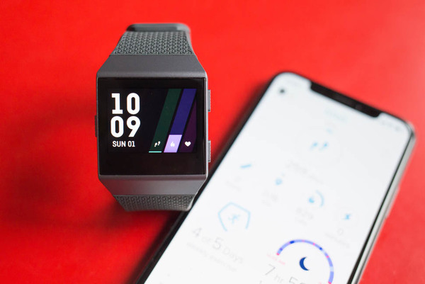 Letscom vs Fitbit : The Ultimate Comparison letscom vs fitbit